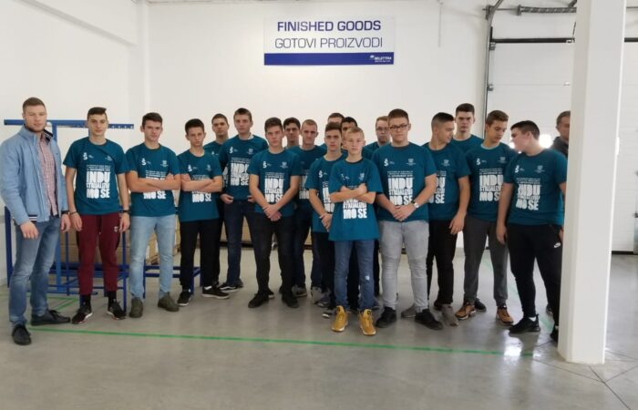 100 studenti delle scuole superiori di Sabac e Vladimirci in visita alle aziende italiane tenutasi la giornata nazionale delle pmi 1.jpg