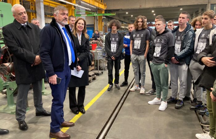 Celebrato a Subotica il PMI Day 2022 le aziende italiane aprono le porte agli alunni 008.jpg